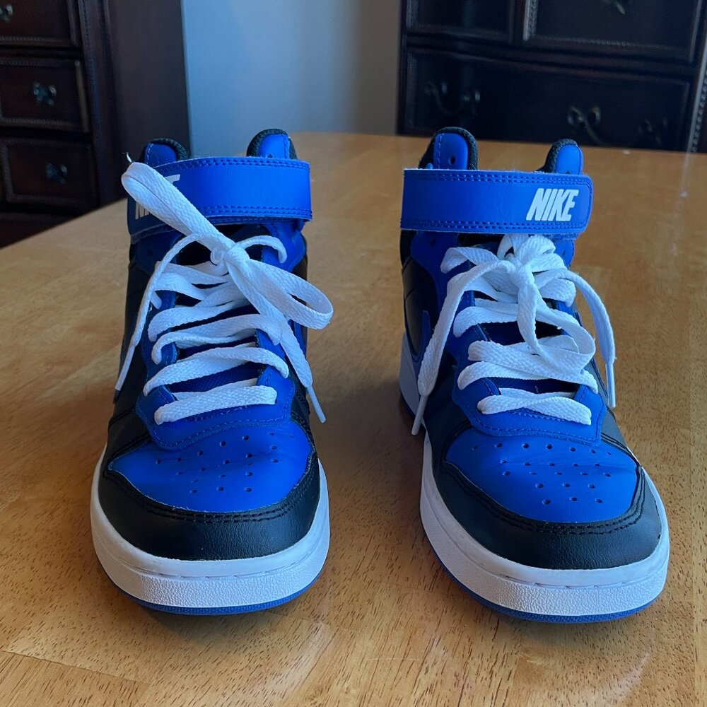 NIKE tennis shoes for kids
